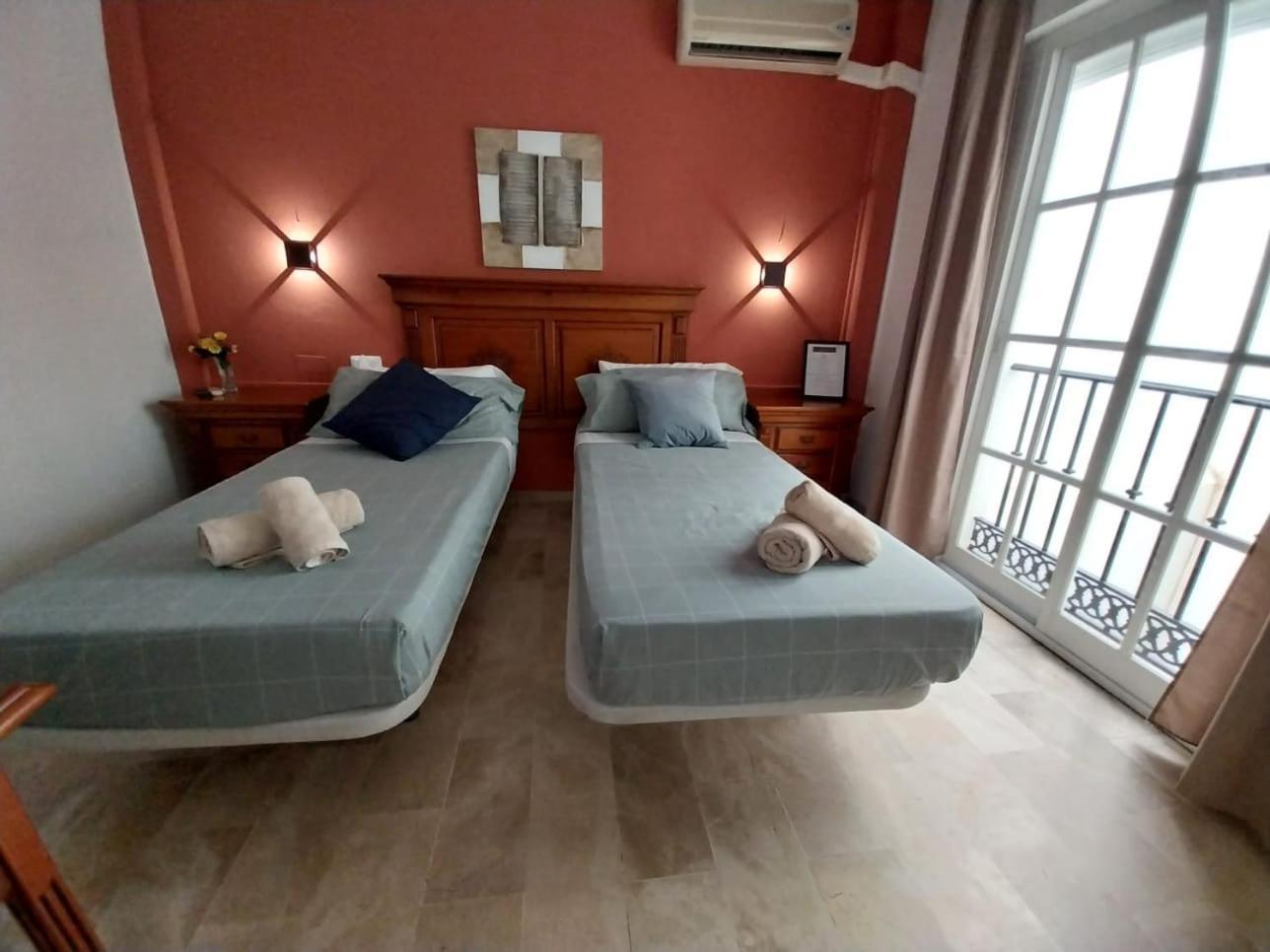 Hostal Montys Nerja Ngoại thất bức ảnh