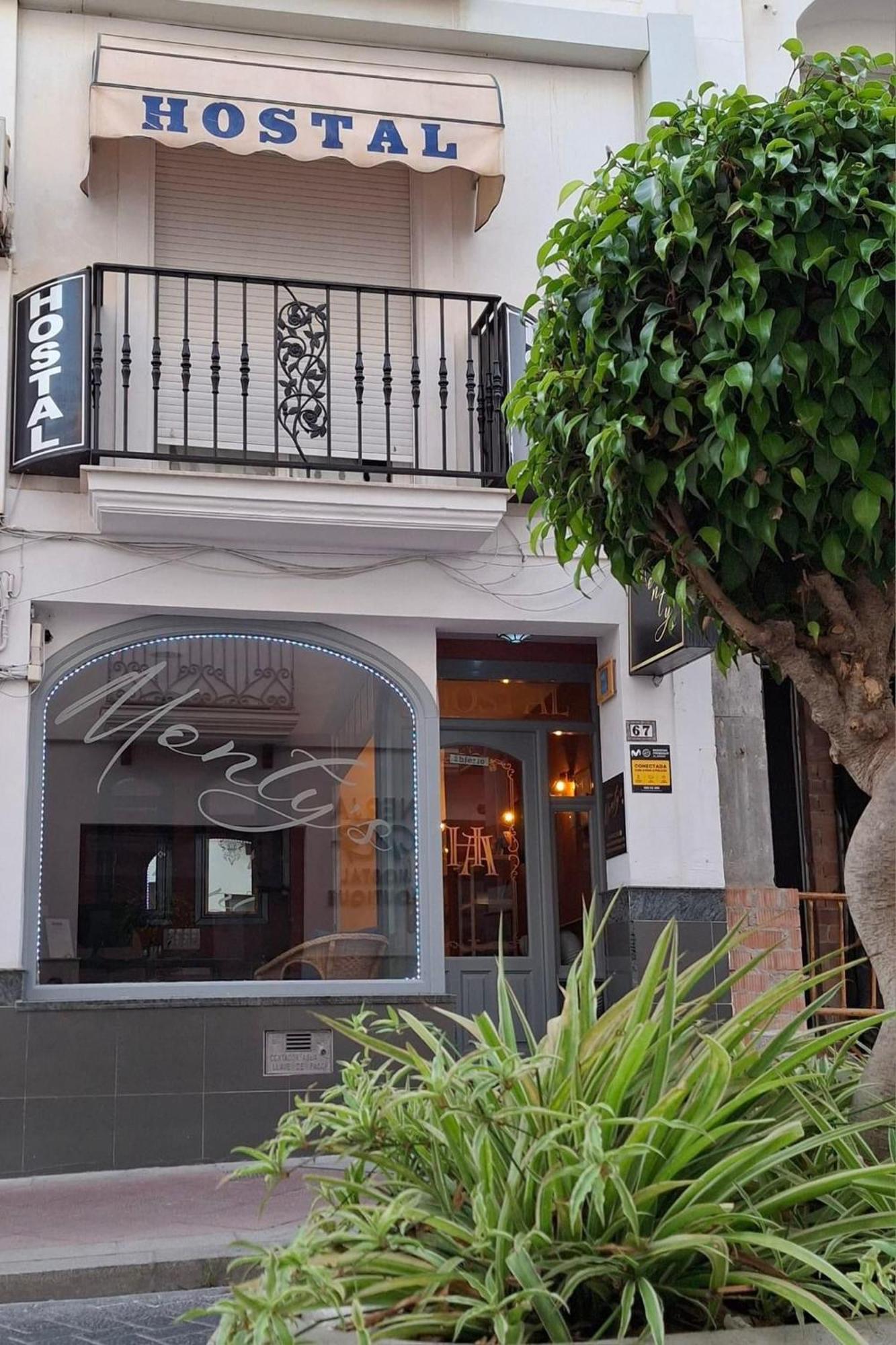 Hostal Montys Nerja Ngoại thất bức ảnh