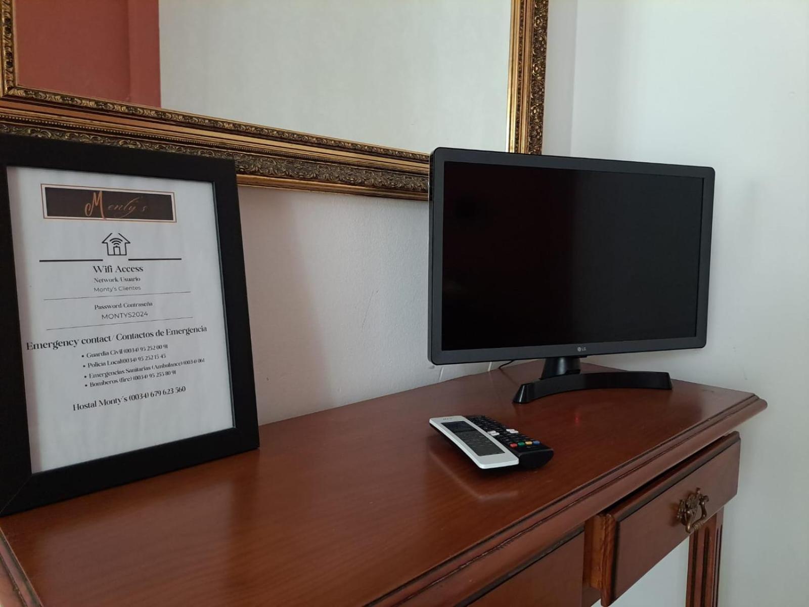 Hostal Montys Nerja Ngoại thất bức ảnh