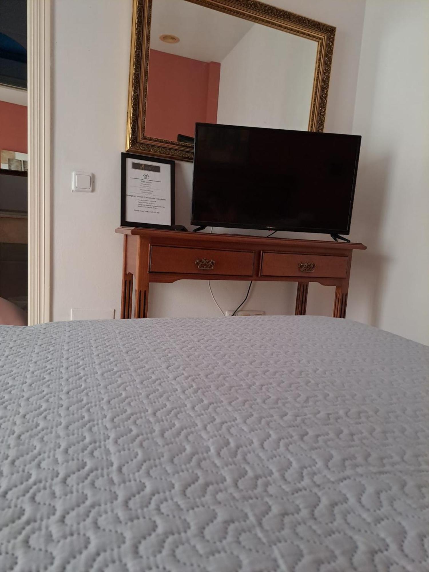 Hostal Montys Nerja Ngoại thất bức ảnh