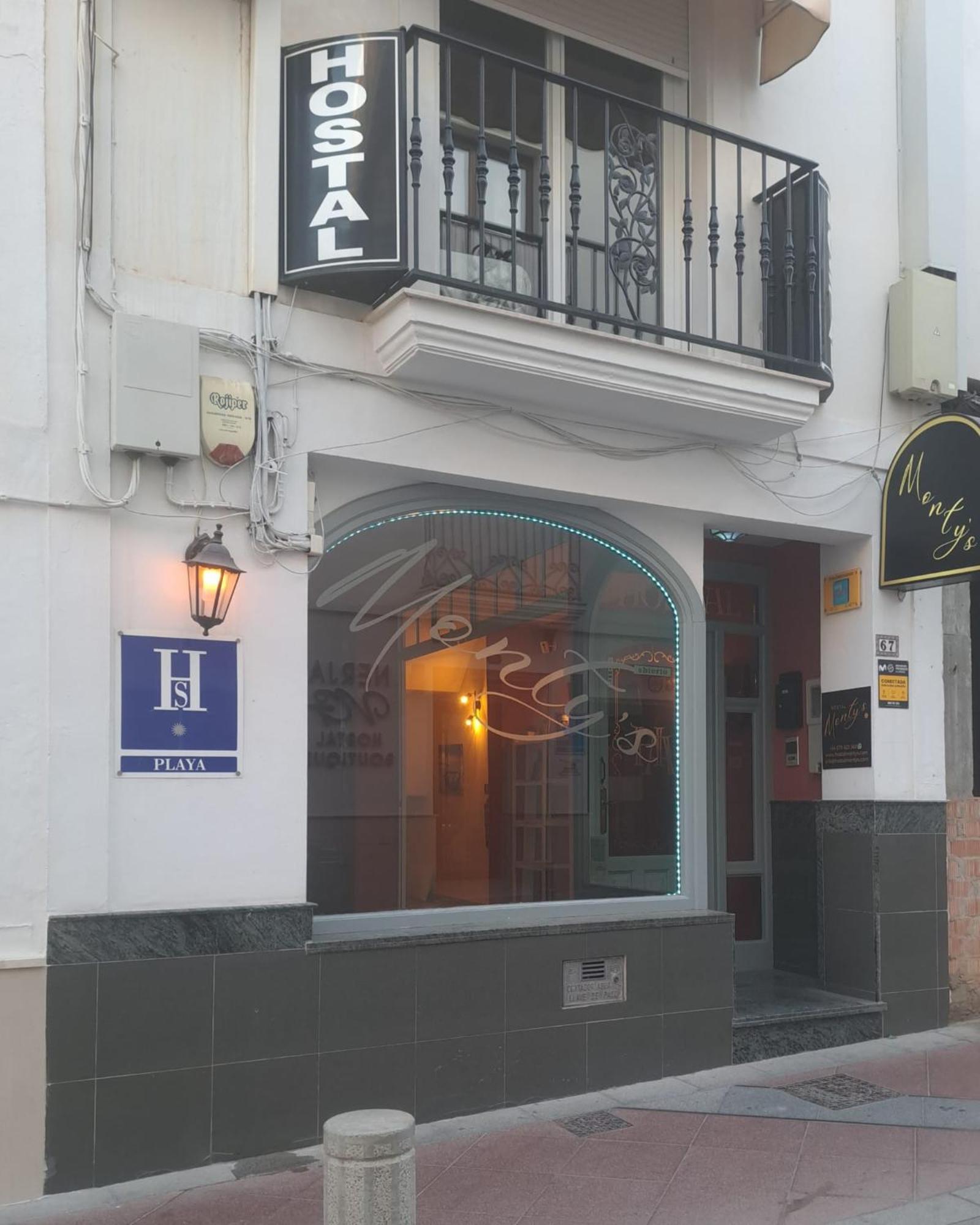 Hostal Montys Nerja Ngoại thất bức ảnh