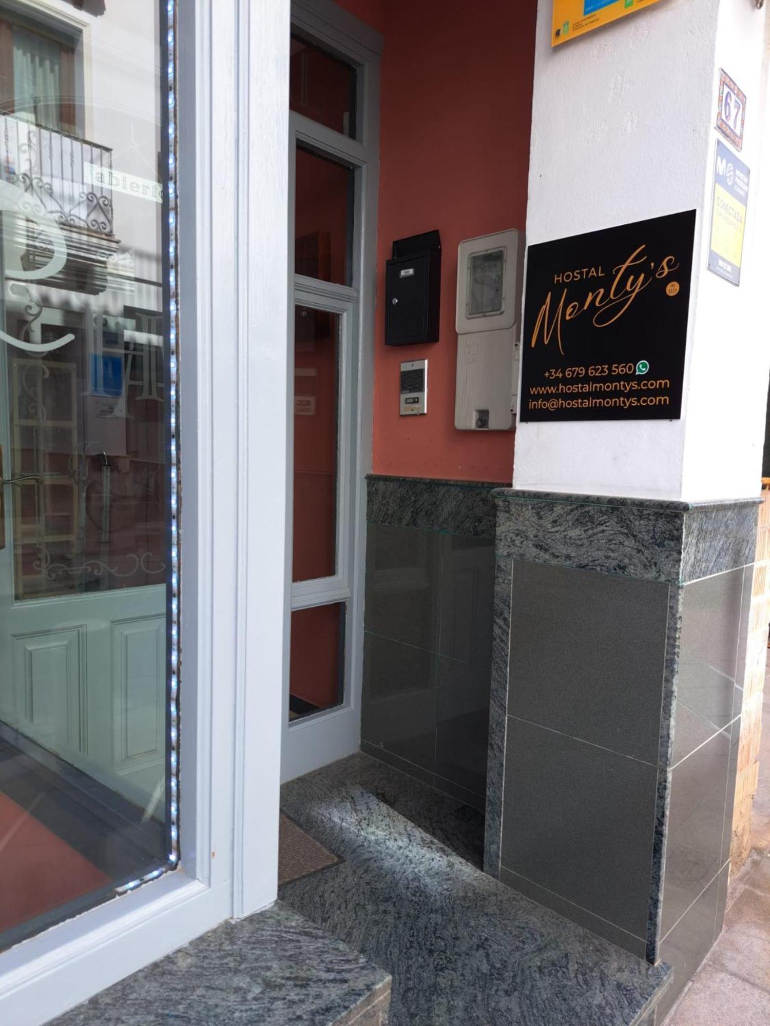 Hostal Montys Nerja Ngoại thất bức ảnh