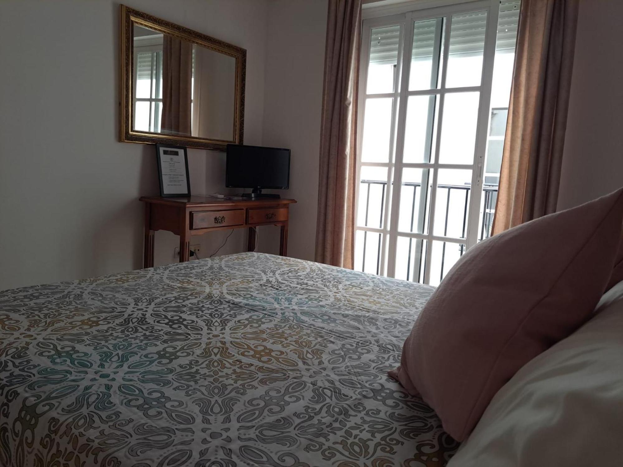 Hostal Montys Nerja Ngoại thất bức ảnh