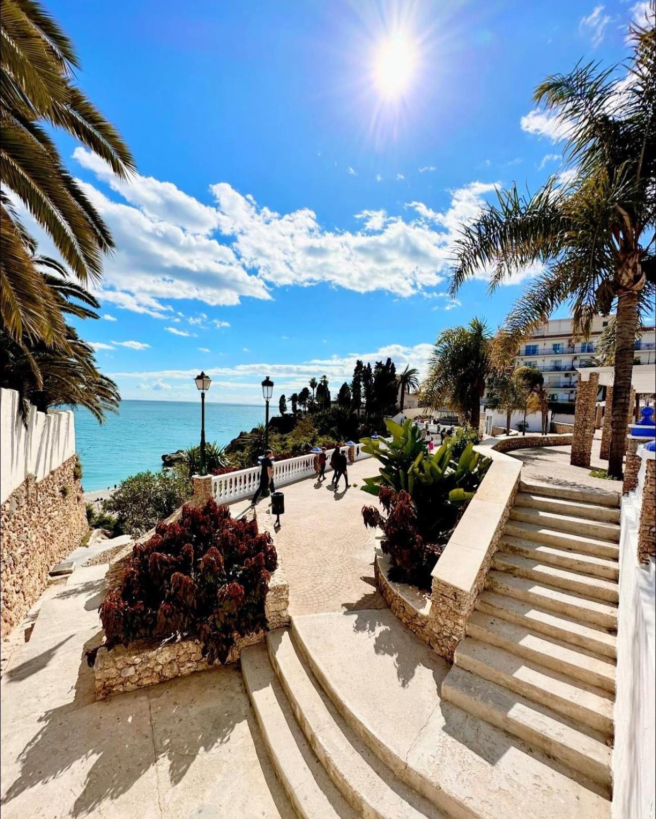 Hostal Montys Nerja Ngoại thất bức ảnh
