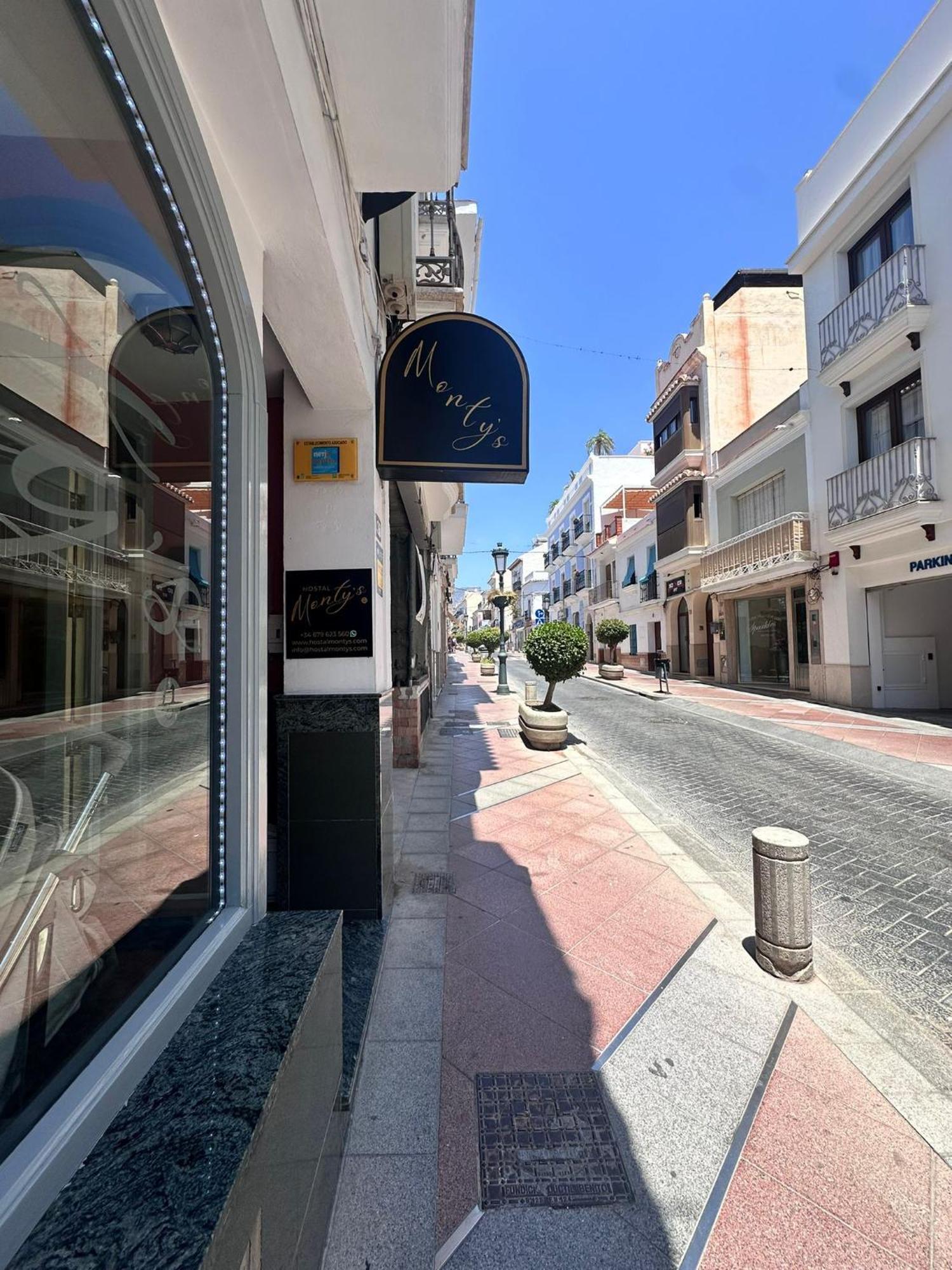 Hostal Montys Nerja Ngoại thất bức ảnh